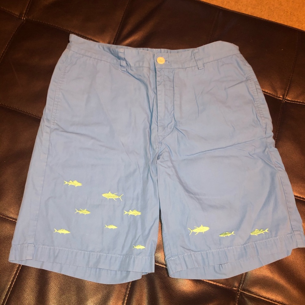 Vineyard Vines cotton flat front shorts. Size 32